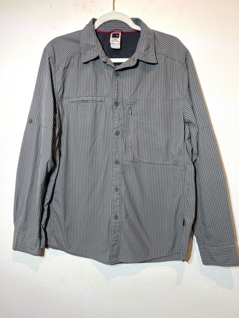 The North Face Men’s Gray Pinstripe Nylon Outdoor Shirt Size M